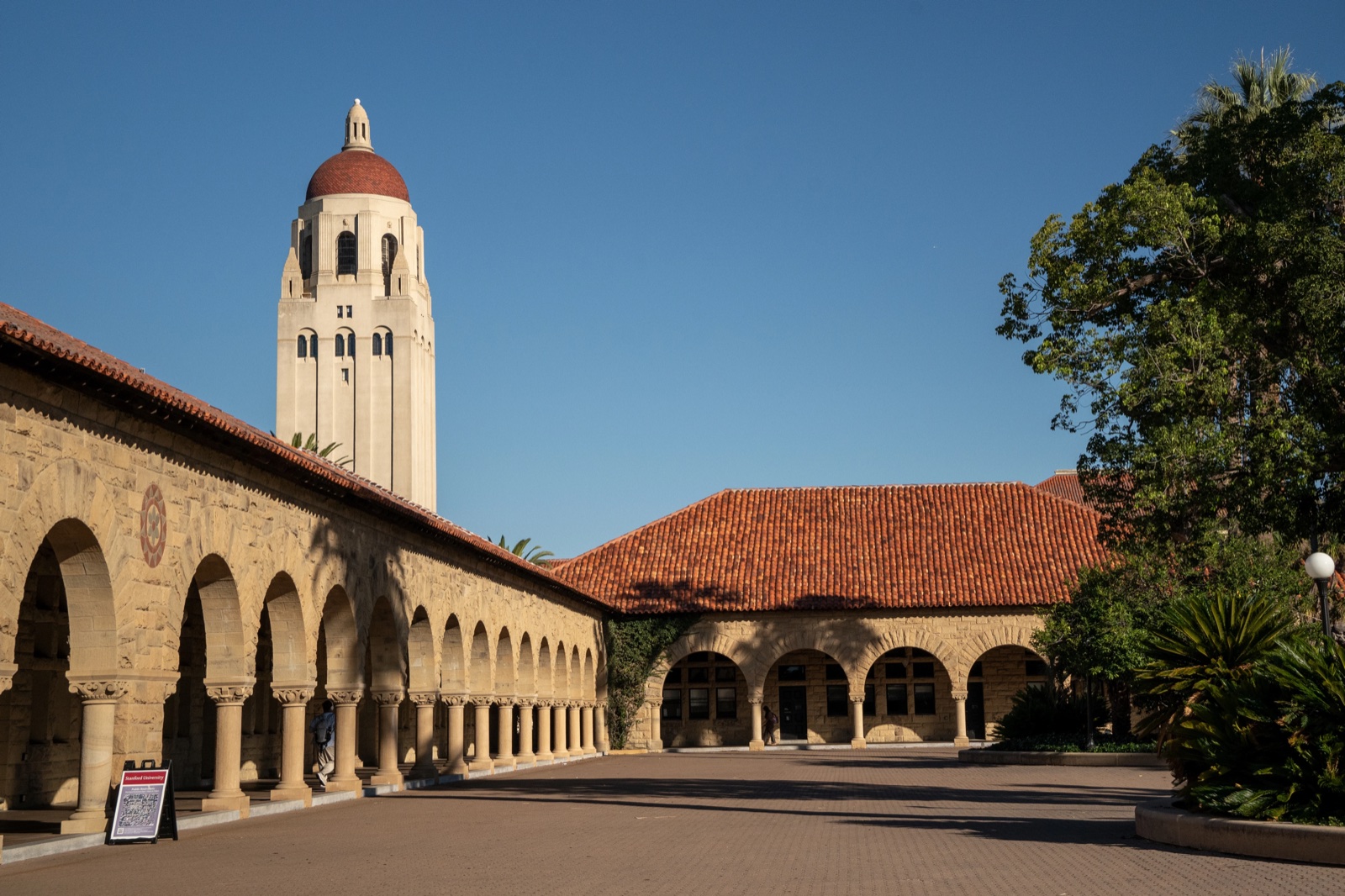 Hoover Tower and Main Quad arcades at Stanford